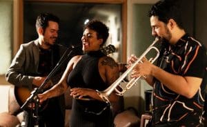 Itajaí recebe shows com Joh Almada e Soul In Groove neste fim de semana