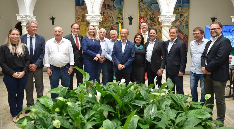 Governador anuncia implantação de 500 km de rede trifásica em áreas rurais de SC