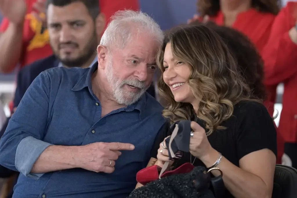 Governo gasta quase R$ 200 mil com cama, sofá e poltronas para Lula