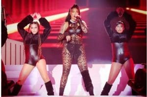 Vídeo: confira imagens do show da cantora Ludmilla em Itajaí no sábado
