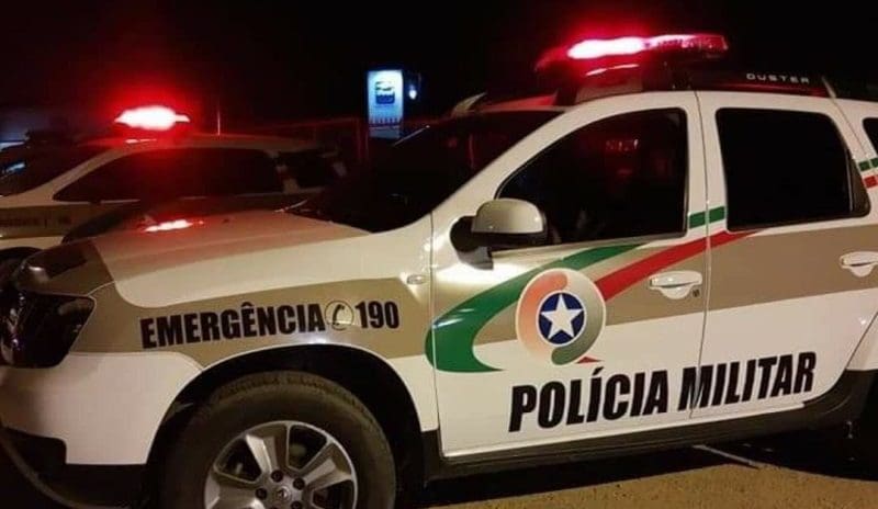 Homem é assaltado enquanto caminhava no bairro Azambuja