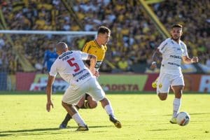 Criciúma sai na frente na 1ª partida da final do Catarinense