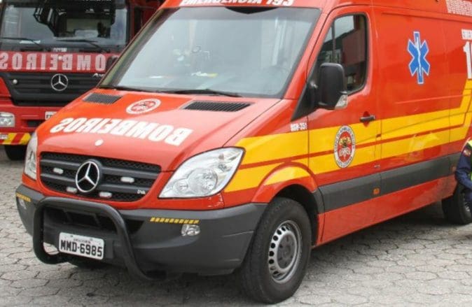 Acidente entre motos deixa 3 feridos em Brusque 