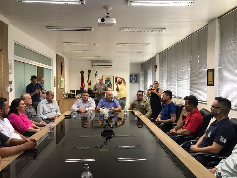 Segurança em escolas de Brusque é discutida em reunião  