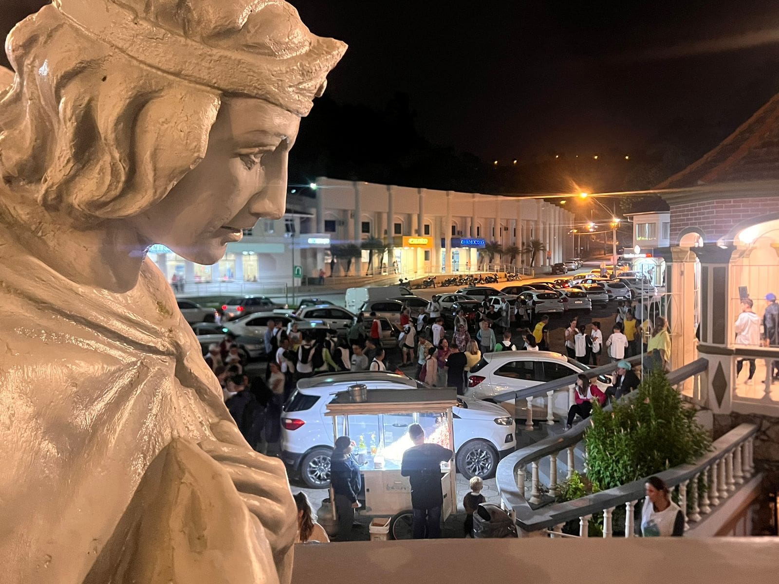 3ª Caminhada Vale dos Milagres reúne centenas de fiéis