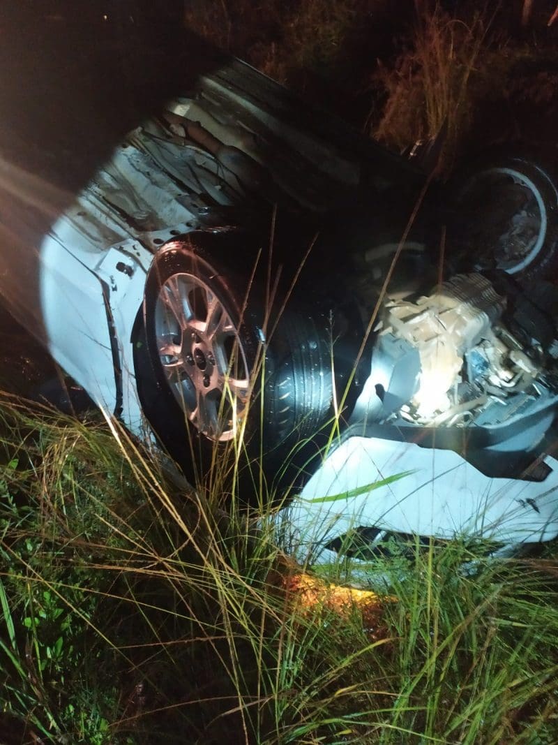 Capotamento na rodovia Antônio Heil deixa homem ferido