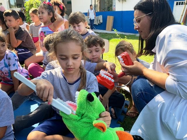 Programa educativo de saúde bucal já atingiu 3,8 mil crianças em Balneário Camboriú