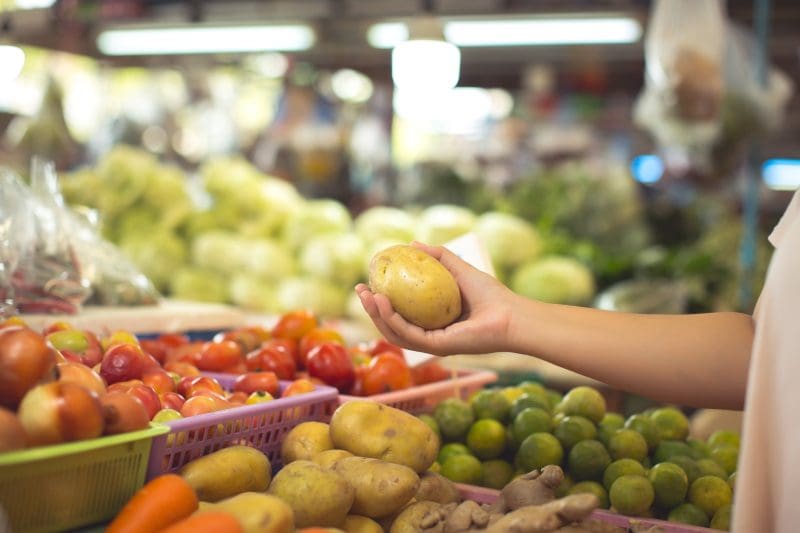 Preço do leite e batata caem e cesta básica fica mais barata em Brusque