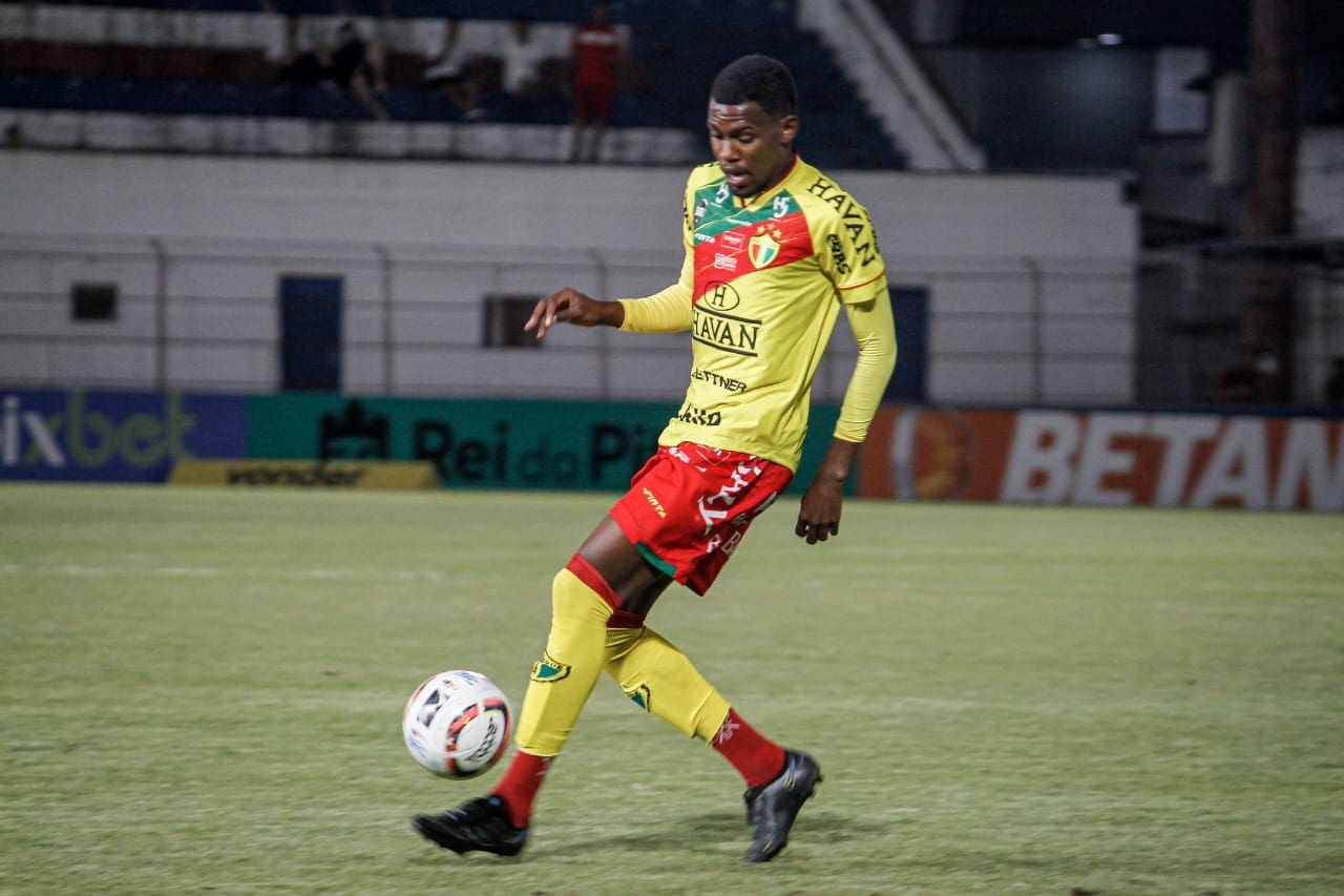 Atacante da base do Brusque vai jogar no Coritiba