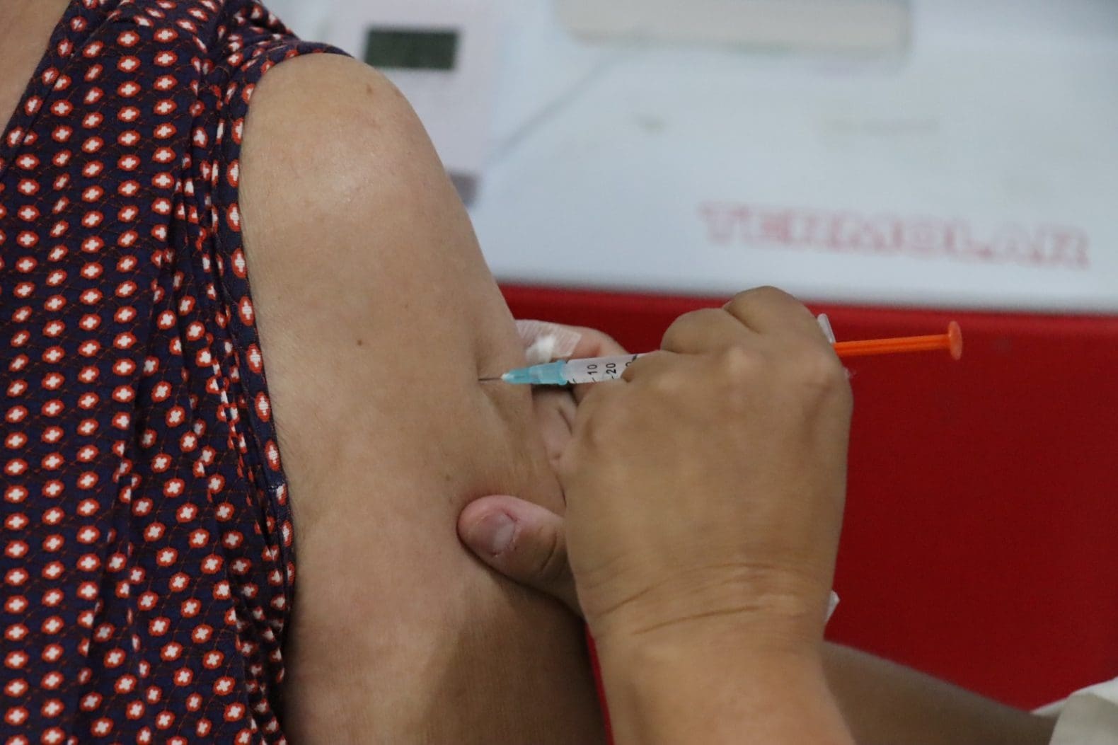Saúde interrompe aplicação de vacinas monovalentes contra a Covid-19 em BC