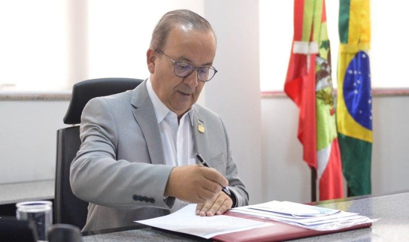 Governador encaminha contratação para segurança nas escolas estaduais de SC