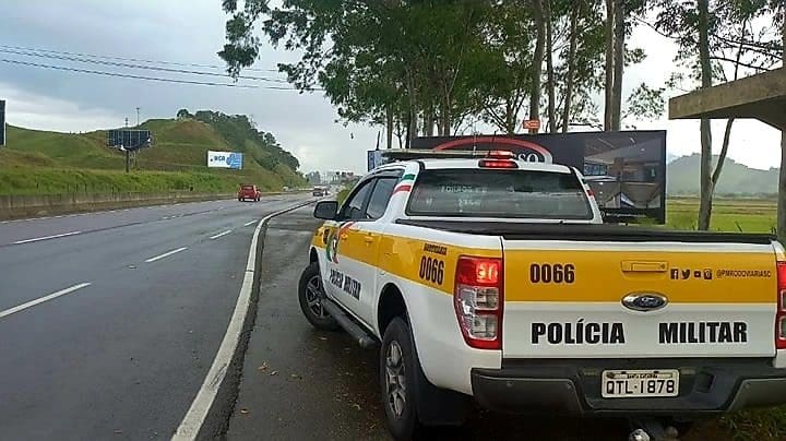 Homem não habilitado causa acidente na Rodovia SC-108