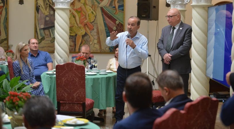 Universidade Gratuita: Governador apresenta projeto aos deputados