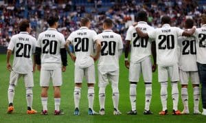 Vinicius Júnior recebe apoio durante jogo do Real Madrid