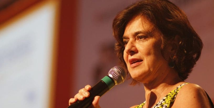 Ministra da saúde destaca necessidade de intensificar a vacinação contra Covid
