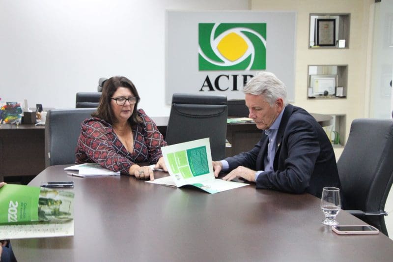 Presidente da FACISC reconhece ACIBr como destaque estadual
