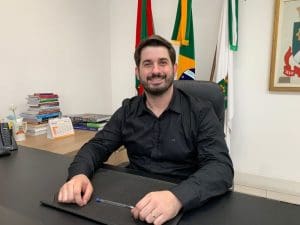 André Vechi toma possa como prefeito interino de Brusque