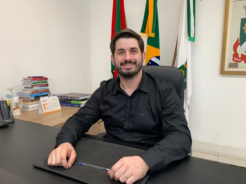 André Vechi toma possa como prefeito interino de Brusque