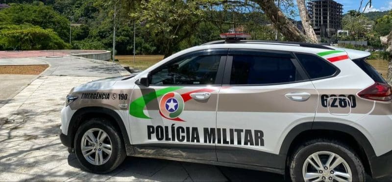Homem agride esposa por ciúmes e é preso em Blumenau 