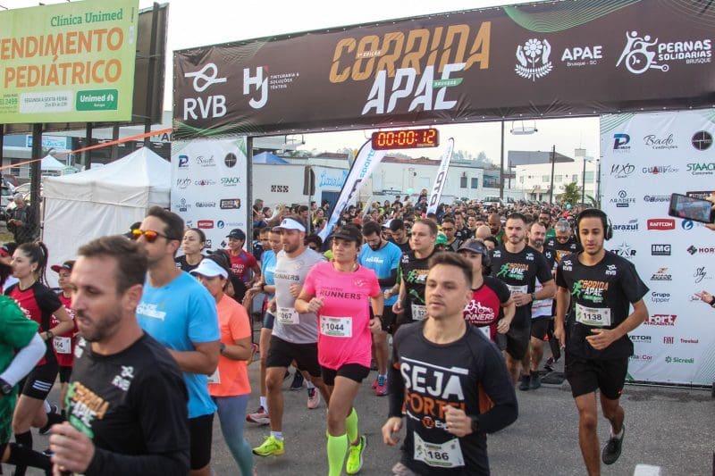 Mais de mil atletas participam da 1ª Corrida da Apae de Brusque
