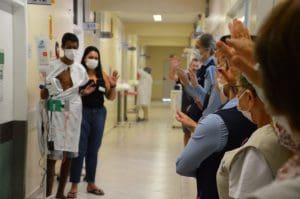 Blumenau: paciente recebe alta de hospital após 7 meses internado