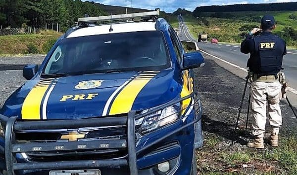 PRF flagra mais de mil motoristas acima da velocidade no fim de semana