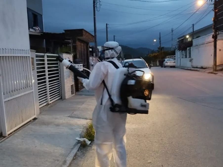 Brusque: pulverização de sexta-feira, à tarde, ocorre no bairro Azambuja