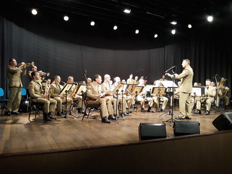 Banda da Polícia Militar de SC se apresenta em Brusque