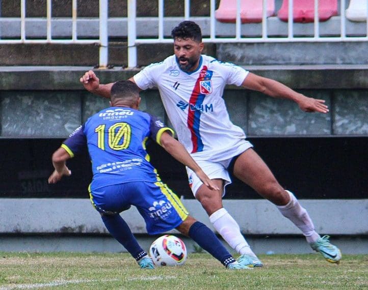 Carlos Renaux perde na estreia da Série B