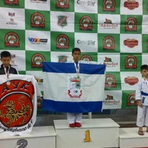 Karatê de Guabiruba se destaca em campeonato catarinense
