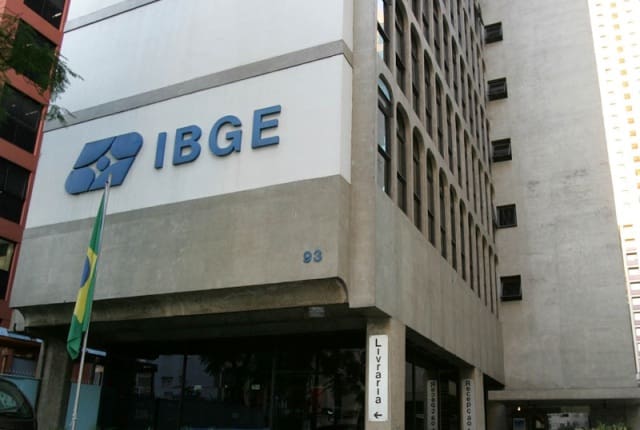 Produção industrial cai 0,9% em maio, diz IBGE