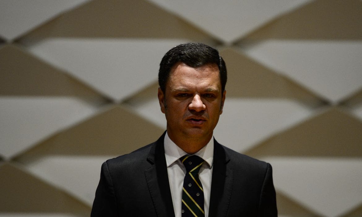 Ex-ministro da Justiça depõe à Polícia Federal na tarde desta segunda