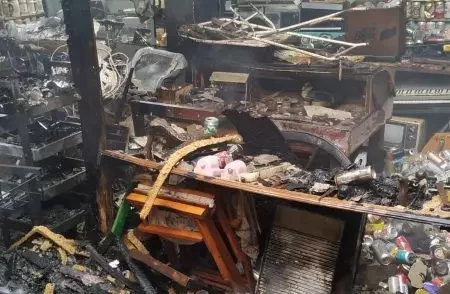 Guabiruba: Incêndio atinge casa e duas pessoas são encaminhadas ao hospital