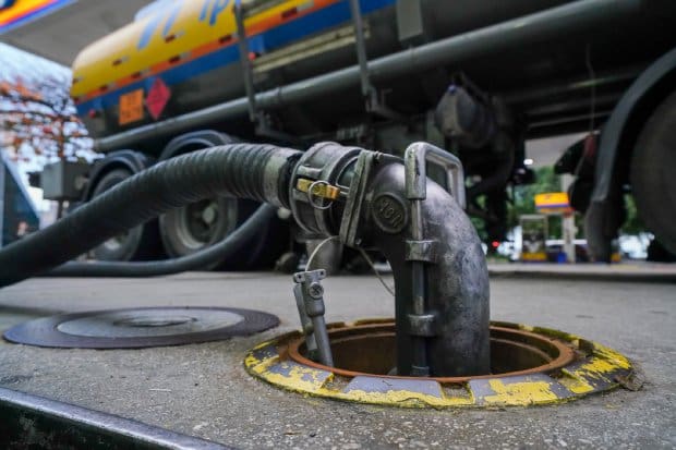 Gasolina acumula alta no Brasil e pesa no bolso do consumidor