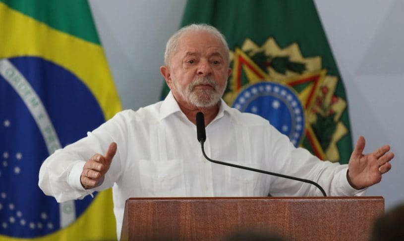 Governo determina criação de plano de igualdade salarial entre homens e mulheres