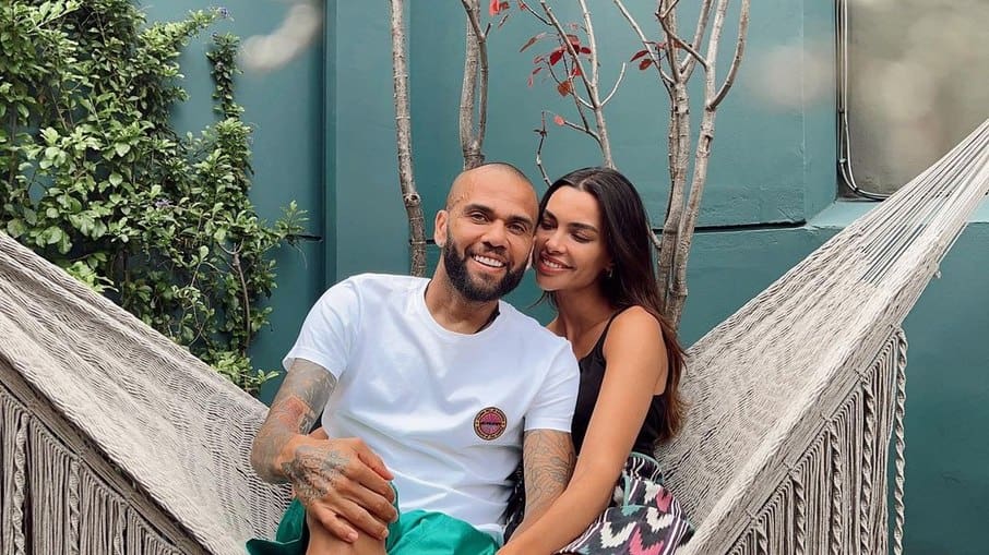Ex-esposa de Daniel Alves diz acreditar na inocência do jogador