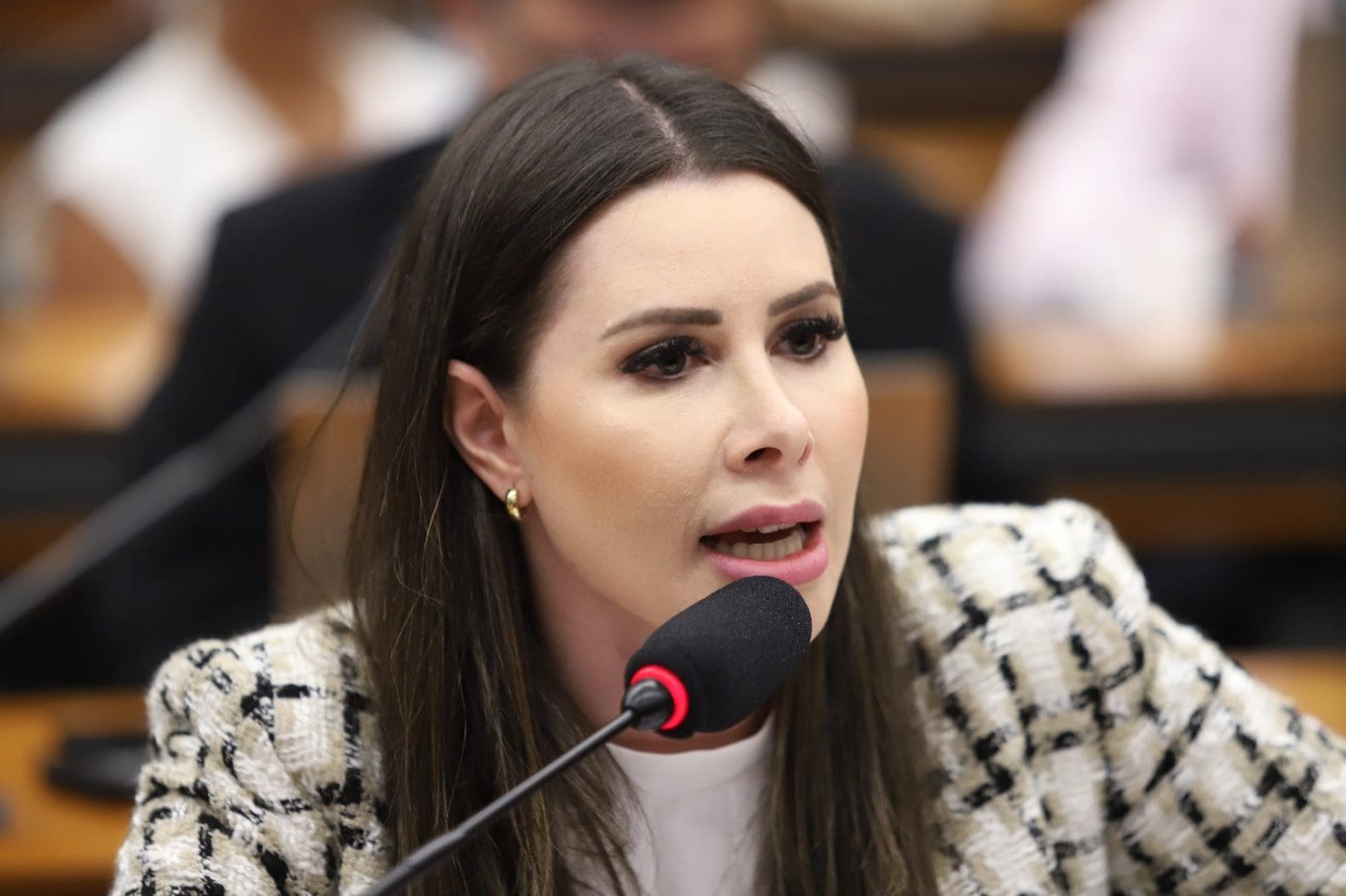 A indefinição de Carol de Toni