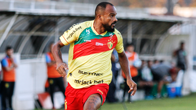 Titular no Brusque, Cléo Silva comemora resultado e projeta sequência na Série C
