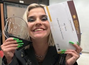 Catarinense Mc Versa vence Prêmio Profissionais da Música em Brasília