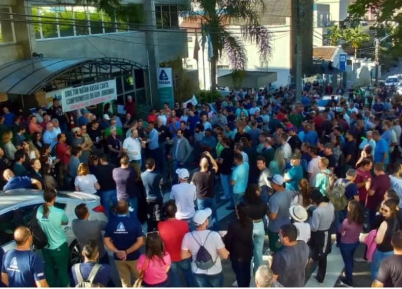 Servidores da Casan em estado de greve
