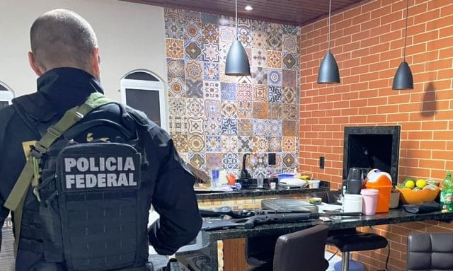Polícia Federal faz buscas na casa de desembargador em Florianópolis