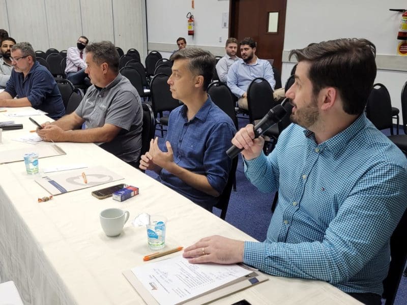 Prefeito de Brusque participa de Assembleia Geral da AMVE