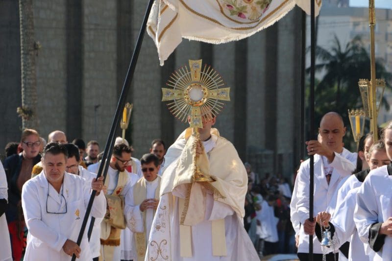 Mais de 3 mil pessoas participam da celebração de Corpus Christi em Brusque