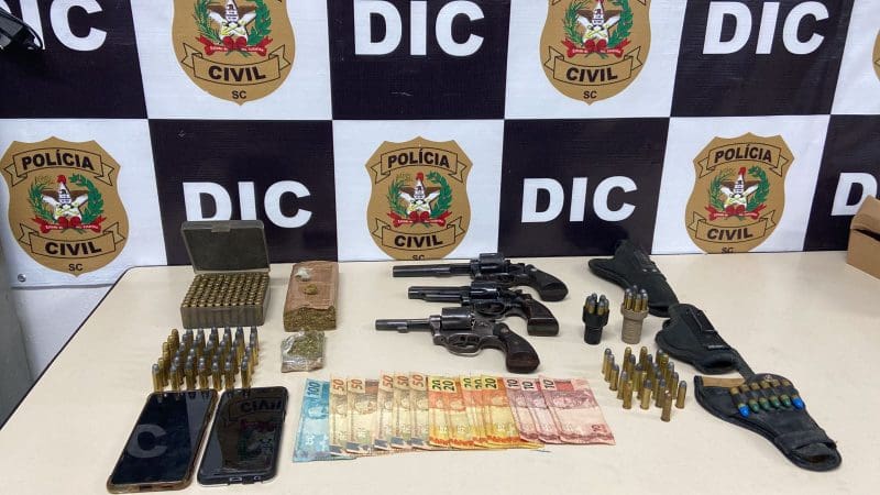 Operação da Polícia Civil prende traficantes em Brusque e Guabiruba