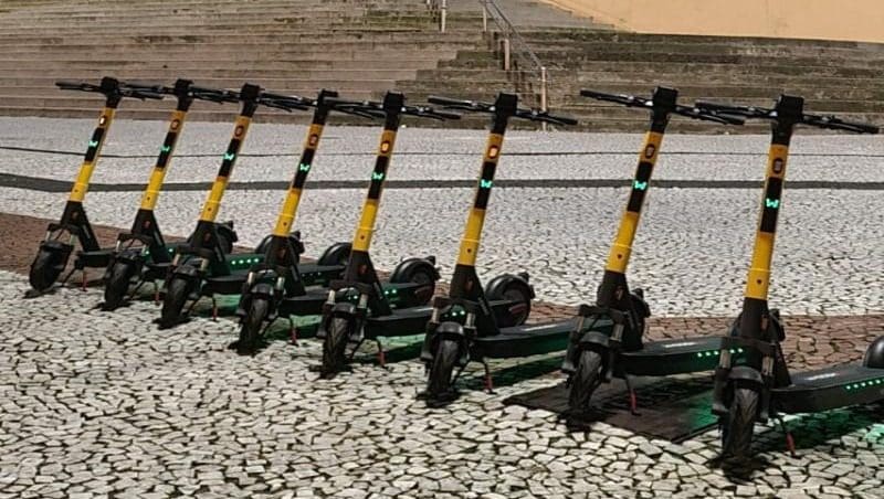Florianópolis retorna com serviço de locação de patinetes elétricos