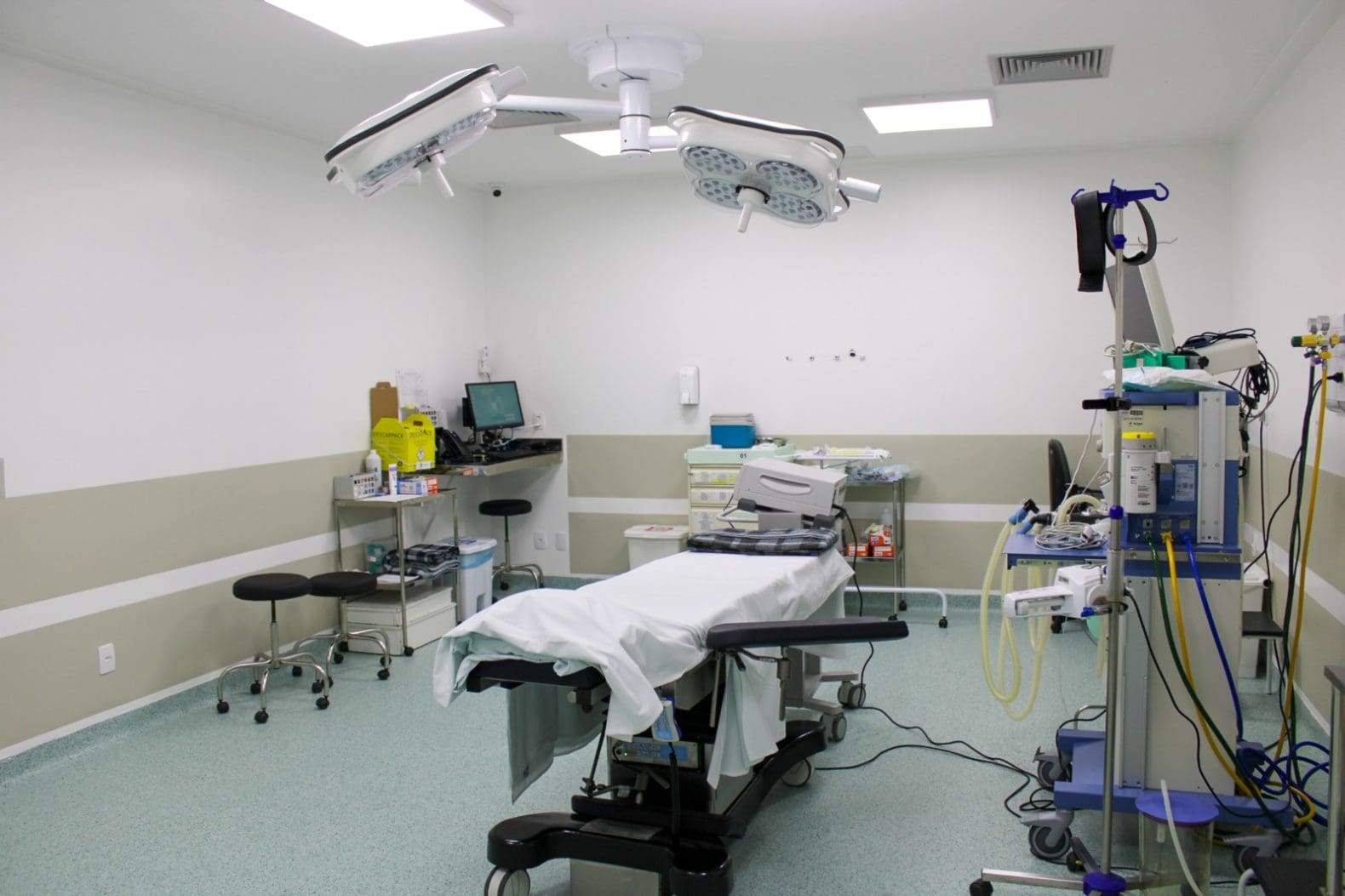 Blumenau: Hospital Santo Antônio inaugura nova sala cirúrgica
