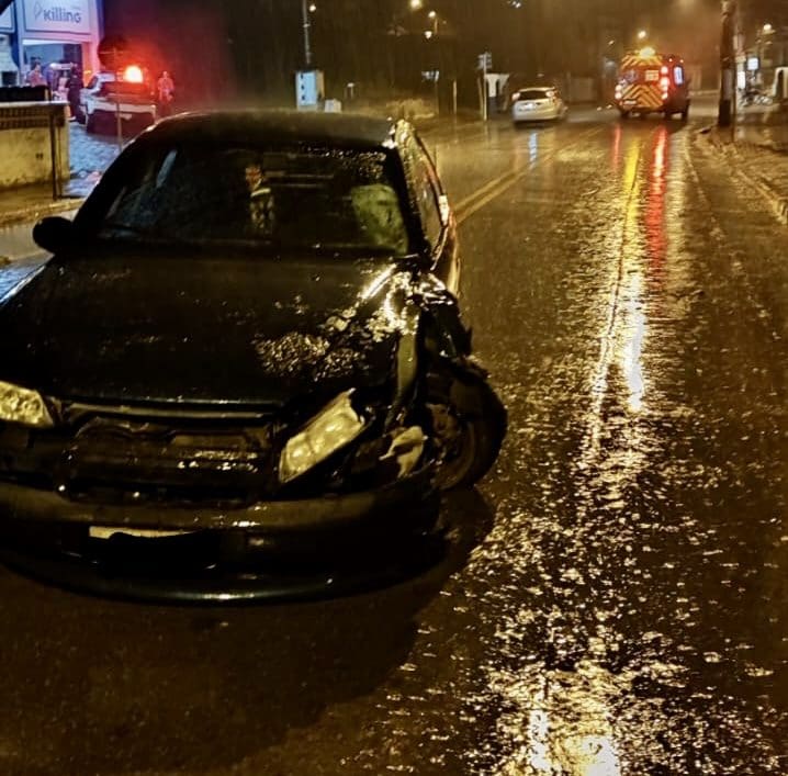 Motorista invade contramão e causa acidente em Guabiruba