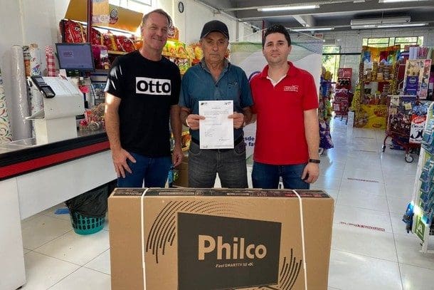 CDL entrega prêmios aos ganhadores da promoção “Compre em Botuverá”