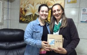 Escritora doa livros para maternidade do Hospital Marieta, em Itajaí