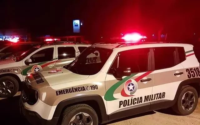 Idoso é preso em cima de árvore após matar homem a facadas